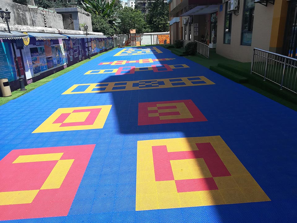 Have a holiday, are you ready for outdoor renovation in kindergarten?